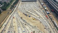 Progres perkembangan pembangunan depo Lintas Rel Terpadu atau LRT yang akan melintas di Jakarta - Bogor - Depok - Bekasi (Jabodebek) tersebut sudah mencapai 90 persen.