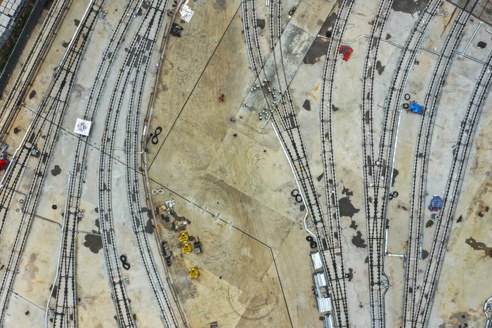 Foto udara proyek infrastruktur Depo LRT (Light Rail Transit) di Jatimulya, Bekasi, Jawa Barat, Kamis (10/3/2022). Progres perkembangan pembangunan transportasi Lintas Rel Terpadu atau LRT yang akan melintas di Jakarta - Bogor - Depok - Bekasi (Jabodebek) tersebut sudah mencapai 90 persen, dan capaian tersebut diantaranya 94,5 persen untuk lintas pelayanan Cawang-Cibubur, 89,1 persen untuk lintas pelayanan Cawang-Dukuh Atas, 92,9 persen untuk lintas pelayanan Cawang-Bekasi Timur. ANTARA FOTO/Galih Pradipta/YU
