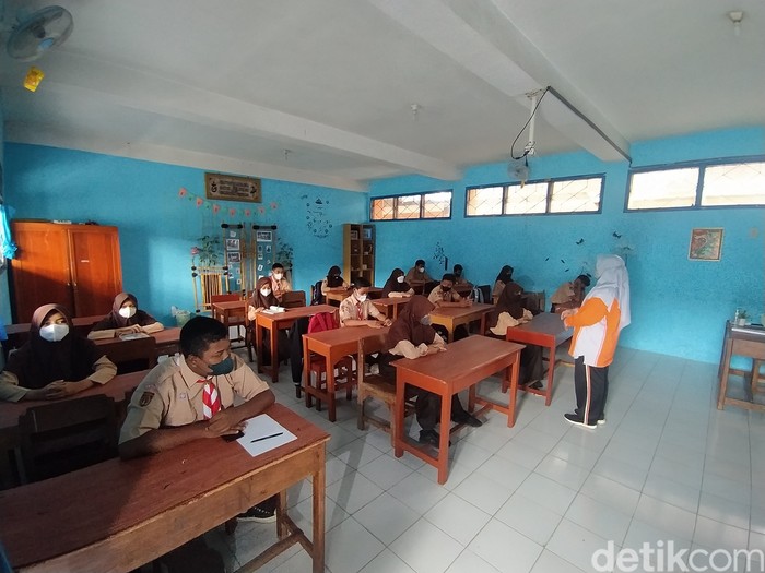 SMP N 1 Mungid, Magelang kembali menggelar PTM yang terhenti selama 2 pekan, Jumat (11/3/2022).