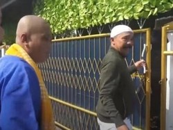 7 Potret Rumah Artis Berlokasi di Gang Sempit, Punya Ahmad Sahroni Bak Istana