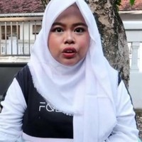 Selanjutnya ada beauty vlogger Kekeyi yang juga memiliki rumah yang berlokasi di gang sempit. Rumah milik Kekeyi itu tampak mempunyai halaman yang cukup luas. Halaman rumahnya itu dipakai untuk peliharaan-peliharaan milik Kekeyi. Foto: Dok. YouTube