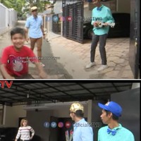 Barbie Kumalasari juga memiliki rumah yang berlokasi di dalam gang kecil. Dari luar rumahnya itu terlihat memiliki desain yang cukup simpel dengan pagar hitam dan dinding berwarna coklat. Rumahnya pun terlihat membaur dengan rumah-rumah lain di sebelahnya. Foto: Dok. YouTube