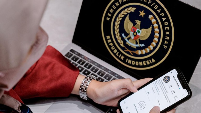 Sandiaga Uno dan Instagram Kemenparekraf Setelah sempat tidak dapat diakses sejak Rabu (9/3/2022) sekitar pukul 20.05 WIB, akun Instagram Kementerian Pariwisata dan Ekonomi Kreatif/Badan Pariwisata dan Ekonomi Kreatif sudah kembali pulih.