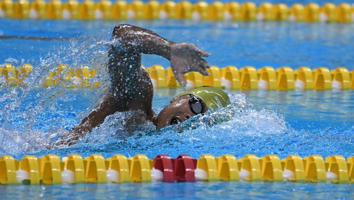 Perenang I Gede Siman Sudartawa memacu kecepatannya dalam nomor 100 meter gaya punggung putra Seleksi Nasional (Seleknas) time trial renang untuk persiapan SEA Games Vietnam di Stadion Akuatik Gelora Bung Karno, Jakarta, Jumat (11/3/2022). Seleksi tersebut diikuti para perenang Pelatnas dan perenang non Pelatnas untuk menentukan wakil Indonesia dalam SEA Games 2022 Vietnam. ANTARA FOTO/Aditya Pradana Putra/nym.