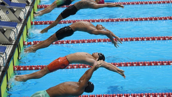 SELEKNAS PELATNAS RENANG SEA GAMES Perenang I Gede Siman Sudartawa memacu kecepatannya dalam nomor 100 meter gaya punggung putra Seleksi Nasional (Seleknas) time trial renang untuk persiapan SEA Games Vietnam di Stadion Akuatik Gelora Bung Karno, Jakarta, Jumat (11/3/2022). Seleksi tersebut diikuti para perenang Pelatnas dan perenang non Pelatnas untuk menentukan wakil Indonesia dalam SEA Games 2022 Vietnam. ANTARA FOTO/Aditya Pradana Putra/nym.