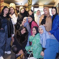 Pada 6 Maret 2022, MS Glow menjadi bagian dari acara fashion yang digelar oleh Fashion Division di The Westin Paris-Vendome. Di acara yang turut didukung oleh Gerakan Ekonomi Kreatif Nasional (Gekrafs) itu, MS Glow menggandeng beberapa artis seperti Ririe Fairus dan Mommy ASF, Eka Nur Prasetyawati. Foto: Dok. Instagram @ririe_fairuz.