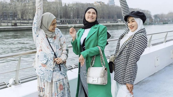 Bestie, 7 Foto Shandy Purnamasari, Ririe Fairuz dan Mommy ASF di Paris