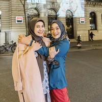 Shandy mengaku kagum dengan sosok Ririe Fairus dan Eka Nur Prasetyawati yang merupakan seorang ibu yang tegar dan kuat karena sudah melewati kehidupan rumah tangga yang berliku. Foto: Dok. Instagram @ririe_fairuz.