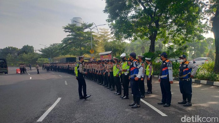 Siatuasi Jalan Ahmad Yani Surabaya jelang demo sopir truk
