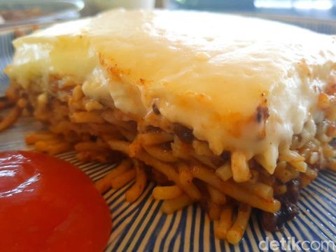 Spageti panggang di Merindu Canteen and Coffee