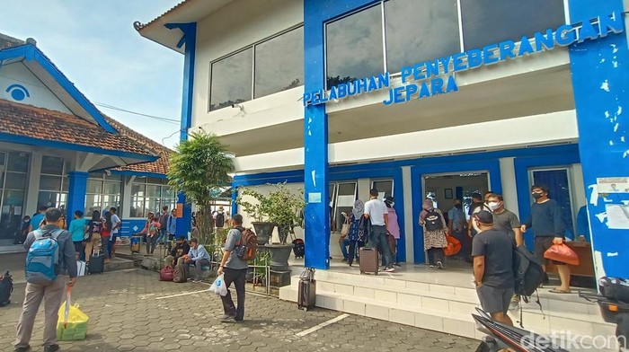 Suasana di Pelabuhan Kartini, Jepara, Jumat (11/3/2022).