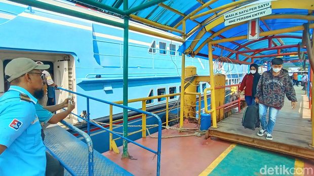 Suasana di Pelabuhan Kartini, Jepara, Jumat (11/3/2022).