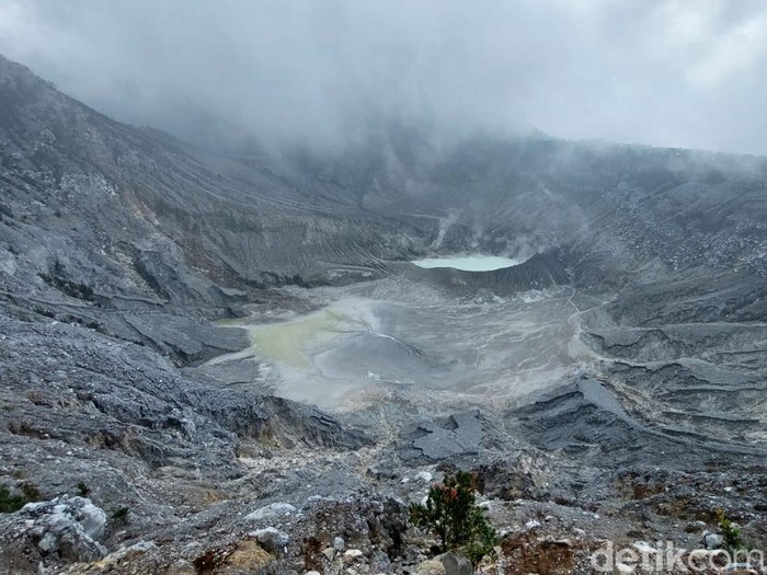 Tangkuban Parahu, salahsatu objek wisata populer di Lembang Bandung