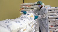 Kedatangan Maruf Amin ke Gudang Bulog salah satunya untuk meninjau proses teknologi mesin rice to rice.
