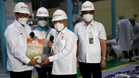 Wakil Presiden (Wapres) Maruf Amin mengunjungi Gudang Bulog di kawasan Kelapa Gading, Jakarta, Jumat (11/3/2022).