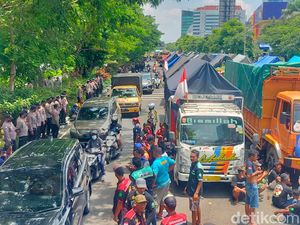 Sopir Truk Tolak Aturan ODOL Ancam Blokade Titik Vital di Jatim