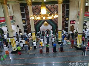 Dukung Fatwa MUI Rapatkan Saf Salat, DMI Ciamis: Tetap Pakai Masker