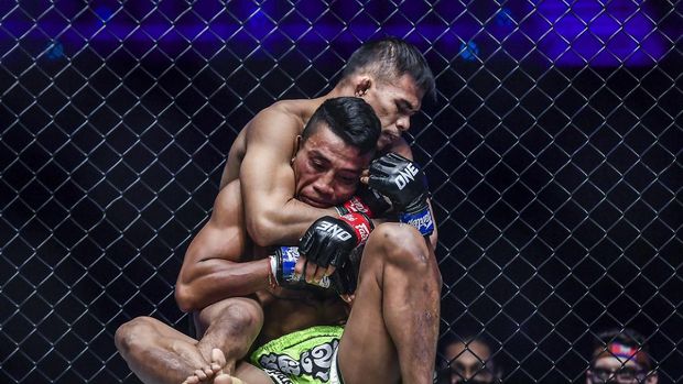 Adrian Mattheis dan EKO Roni Saputra sama-sama menang di ONE: LIGHTS OUT, Jumat (11/3/2022)