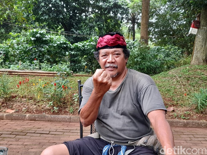 Babeh Idin di Hutan Kota Sangga Buana, dekat Kali Pesanggrahan, Lebak Bulus, Jaksel, 8 Maret 2022. (Marteen Ronaldo Pakpahan/detikcom)