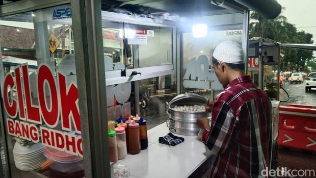 Cilok Bang Ridho, kuliner hits Majalengka.