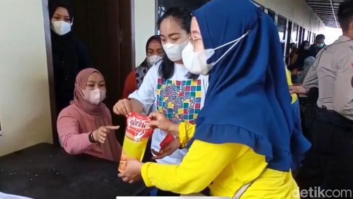 Demi target vaksinasi di Kota Parepare digelar dengan hadiah minyak goreng (Muhclis Abduh/detikSulsel)