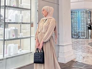 8 Gaya Selebgram Istri Doni Salmanan Bawa Tas Branded, Ada yang Seharga Rumah
