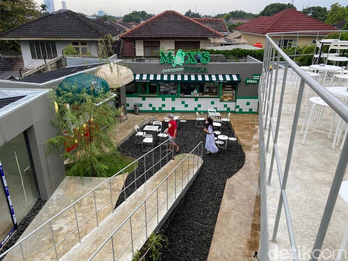 Enaknya Jajan Pizza Rendang Vegan dan Halal Snack di Willow Habitat Enaknya Jajan Pizza Rendang Vegan dan Halal Snack di Willow Habitat