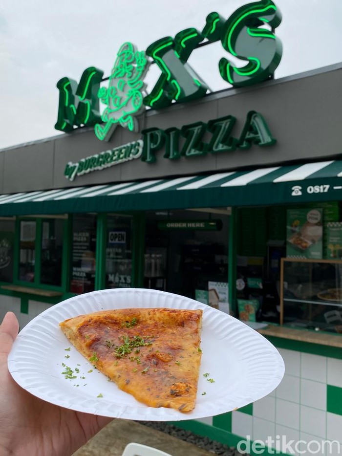 Enaknya Jajan Pizza Rendang Vegan dan Halal Snack di Willow Habitat Enaknya Jajan Pizza Rendang Vegan dan Halal Snack di Willow Habitat
