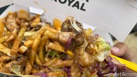 Paduan kentang dengan kebab daging sapi dan daging ayam ini begitu nikmat, apalagi dengan paduan rasa gurih manis dari sausnya. Kehadiran sayuran selada dan kol ungu memberi tekstur renyah segar. Menyantap seporsi halal snack pack ini dijamin mengenyangkan!