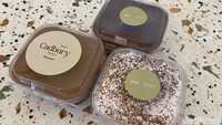 Kalau mau tutup santapan, cobalah dessert box mini buatan Dare. Harganya mulai dari Rp 20 ribu. Ada pilihan rasa Cadbury, Belgium Chocolate, dan Banoffee Pie.