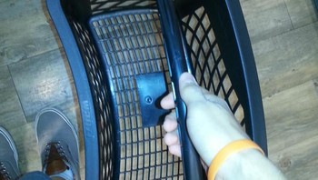 Desain keranjang belanjaan di supermarket yang lebih ramping. Foto: Brightside