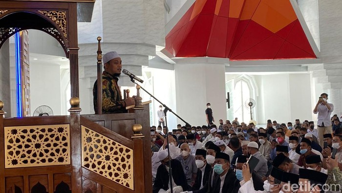 Gubernur Sulsel Andi Sudirman Sulaiman di Masjid 99 Kubah.