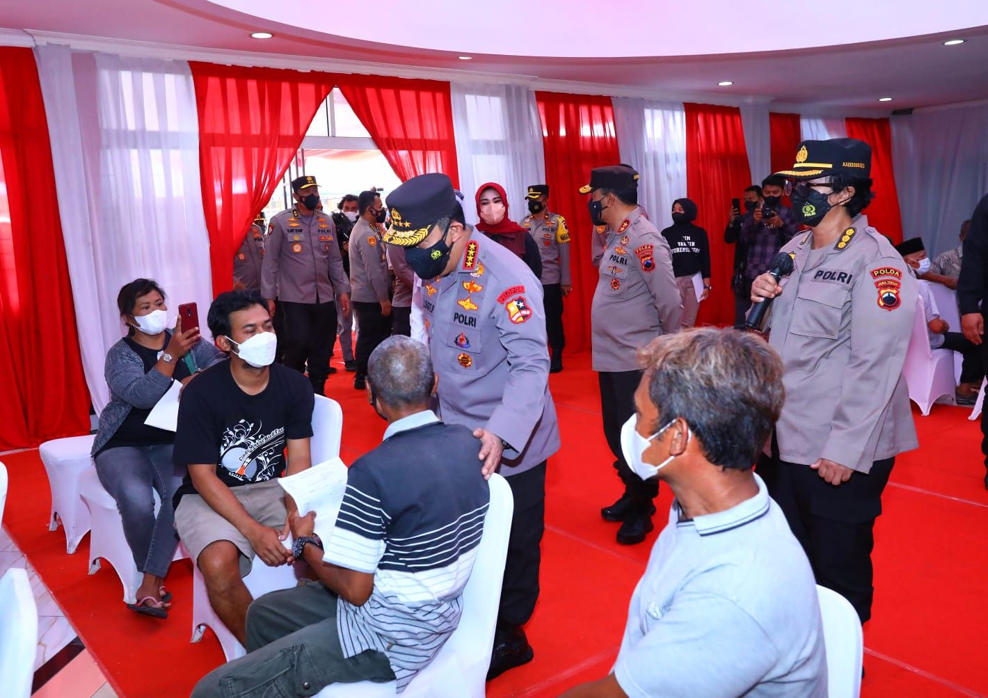 Kapolri Jenderal Listyo Sigit Prabowo meninjau akselerasi vaksinasi di wilayah Jawa Tengah
