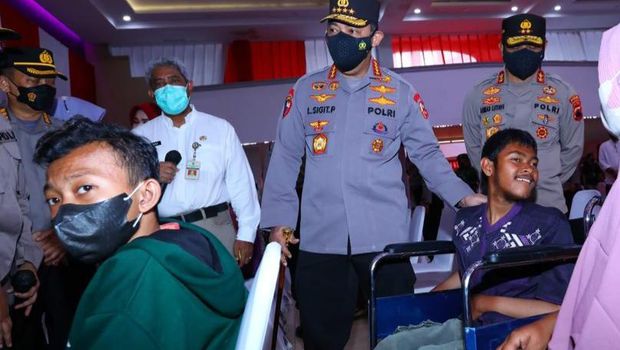 Kapolri Jenderal Pol Listyo Sigit Prabowo memantau vaksinasi di Klaten Kapolri Jenderal Pol Listyo Sigit Prabowo memantau vaksinasi di Delanggu.