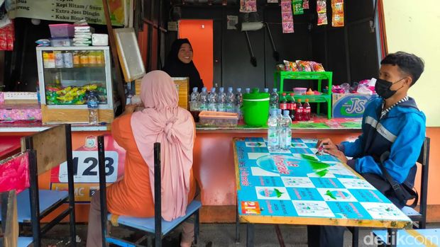 Kawasan kuliner Kanrerong Kota Makassar.