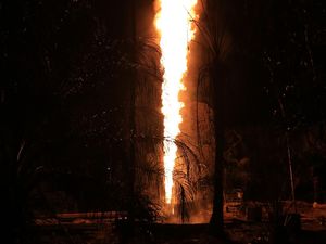 Sumur Minyak Tradisional yang Meledak di Aceh dalam Area Pertamina