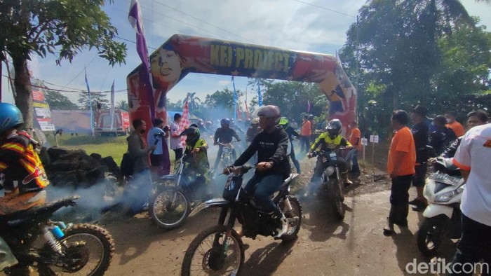 Kegiatan trail adventure sambil konservasi alam dengan penanaman poho