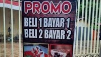 Jika orang salah-salah baca pastinya berpikir kedai roti bakar ini menawarkan promo makanan beli satu gratis satu. Tapi jika dibaca lebih teliti, tulisan di atas hanya strategi marketing aaja. Foto: Twitter/Site