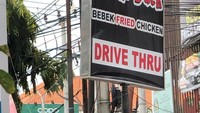 Meski pakai lambak bebek dan kata “Donald Duck” tapi di bagian bawah menyebutkan bahwa restoran ini menjual menu bebek fried chicken. Lho? Bagaimana bentuknya ya? Foto: Twitter/Site