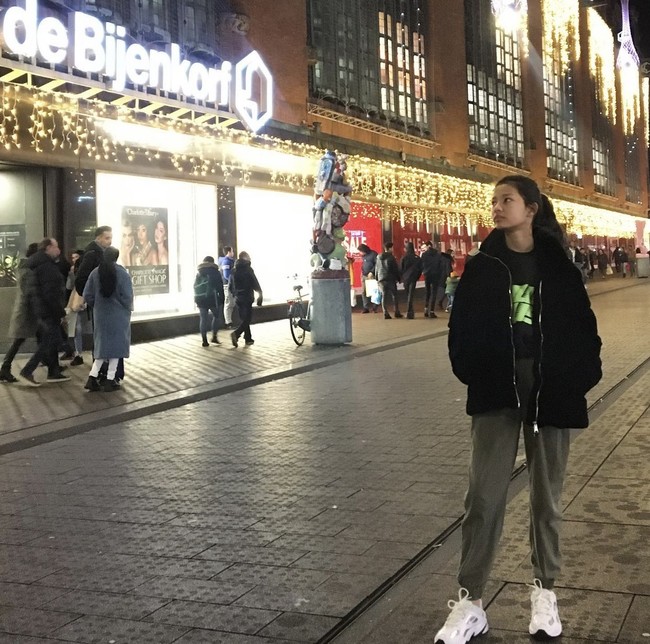 Makayla dan Tristan punya akun Instagram bersama @fabuloustwins yang menyimpan memori mereka sejak berumur tujuh tahun. Semasa sekolah, gadis cantik itu ikut ekskul renang dan bisa wall climbing. Foto: dok. Instagram @fabuloustwins