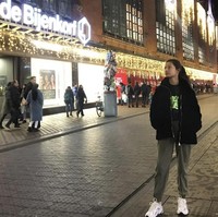 Makayla dan Tristan punya akun Instagram bersama @fabuloustwins yang menyimpan memori mereka sejak berumur tujuh tahun. Semasa sekolah, gadis cantik itu ikut ekskul renang dan bisa wall climbing. Foto: dok. Instagram @fabuloustwins