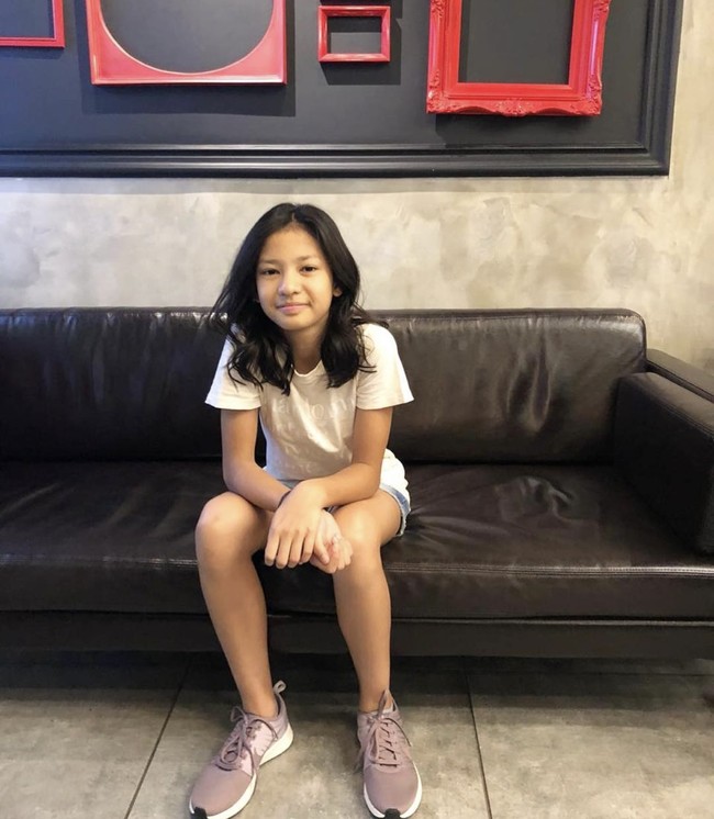 Sejumlah netizen bahkan menyebut Makayla sebagai Sarah junior, karakter Cornelia Agatha dalam sinetron Si Doel Anak Sekolahan. Beberapa juga menyarankan gadis cantik itu untuk terjun ke dunia hiburan mengikuti jejak ibunya. Foto: dok. Instagram @fabuloustwins