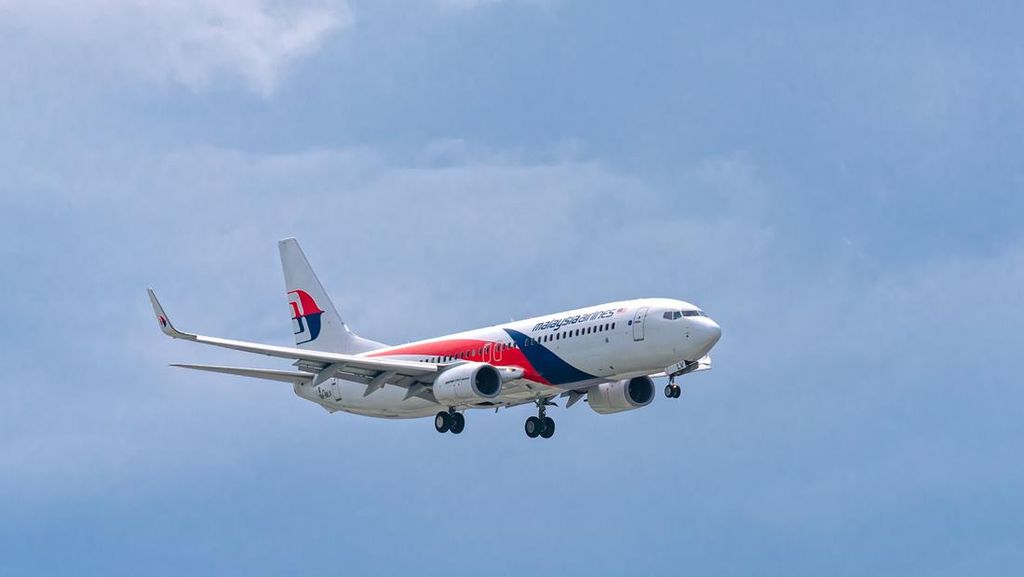 Terungkap! Ini Penyebab Malaysia Airlines Boeing 737-800 Menukik Tajam