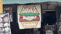 Tidak hanya handal meracik mie ayam, Suga ternyata punya resep khas burgernya sendiri. Dinamai Sugas Burger House apa kamu tertarik untuk makan burger buatan Suga BTS? Foto: Twitter