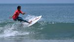Aksi-aksi Peselancar di Womens Open Liga Surfing Indonesia