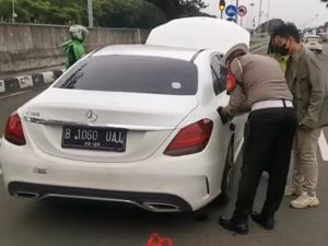 Cerita Polisi Bantu Isi Bensin Mercy Mogok di Jl Akses Bandara Soetta