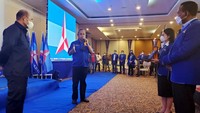 Kini, keduanya sering tampil mesra dalam berbagai momentum dan saling bersepakat untuk bersinergi membangun NTT sesuai visi besar Pemprov NTT saat ini yaitu NTT Bangkit Menuju Sejahtera.