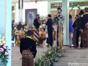 GPH Bhre Cakrahutomo Wira Sudjiwo Dikukuhkan Jadi Mangkunegoro X, Jokowi Hadir