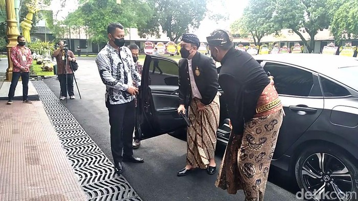 Putra mahkota Keraton Kasunanan Surakarta, KGPH Purbaya, hadiri penobatan Mangkunegoro X, Sabtu (12/3/2022).