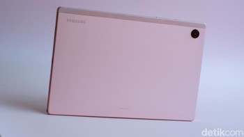 Hadir dalam balutan warna Pink Gold, selain itu ada pilihan Grey dan Silver.  Foto: Adi Fida Rahman/detikINET